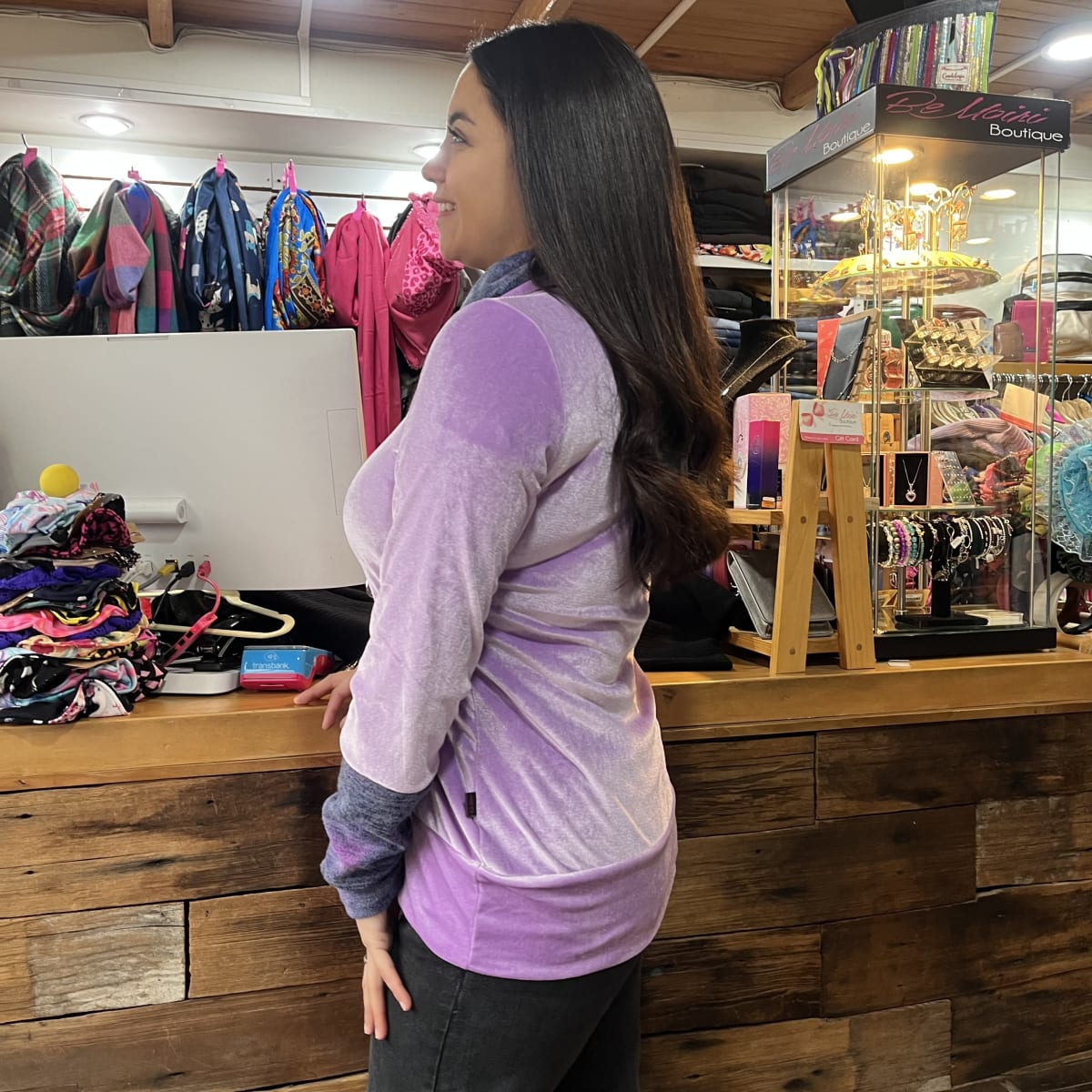 Poleron Alejandra velvet lila aplicacion tie dye morado2