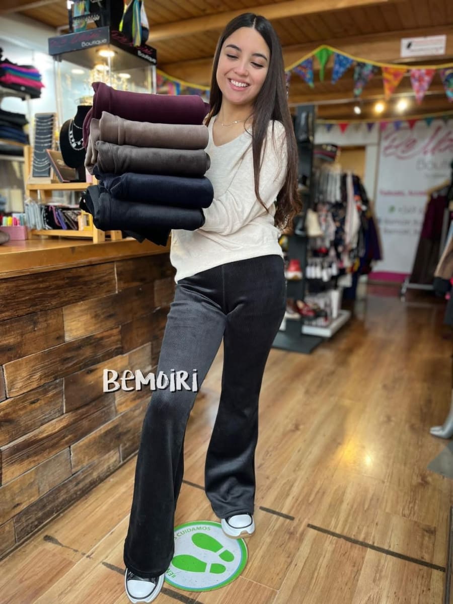 Pantalón Jennifer flare cotelé forrado negro alto invierno3