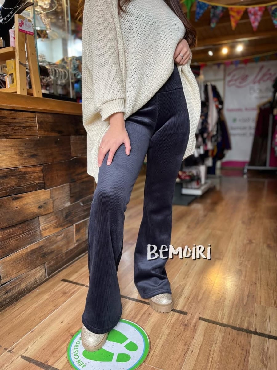 Pantalón Jennifer flare cotelé forrado azul marino alto invierno2