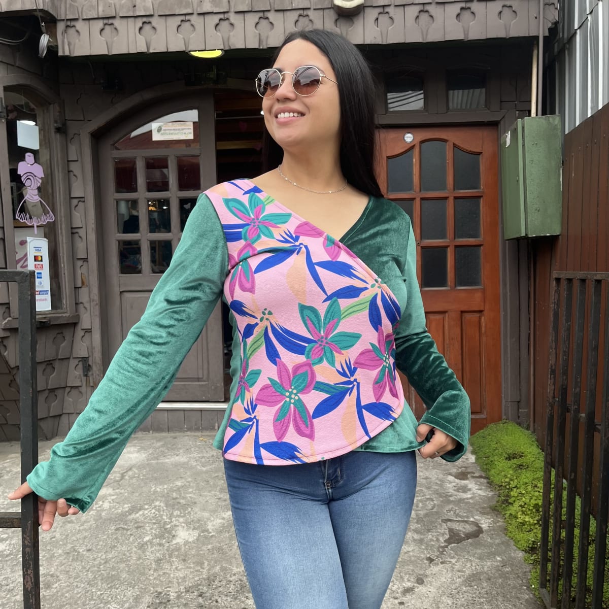 Polera Gloria velvet verde floral lila1