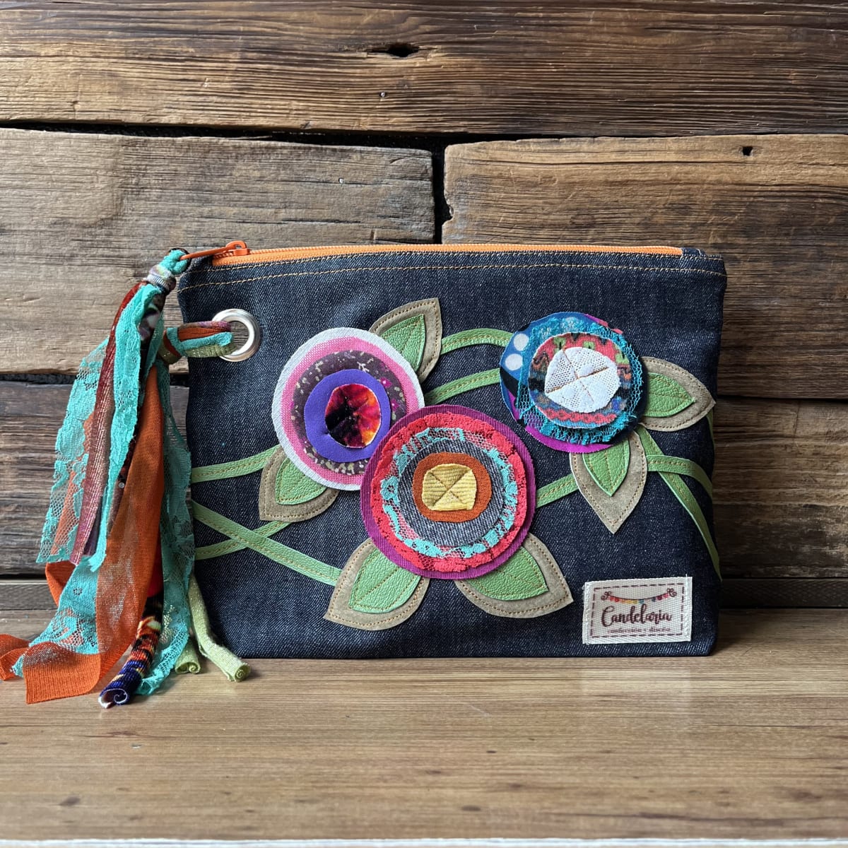 Estuche Flora XL con fuelle aplicados a mano2