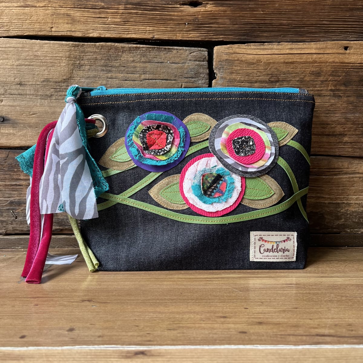 Estuche Flora XL con fuelle aplicados a mano1