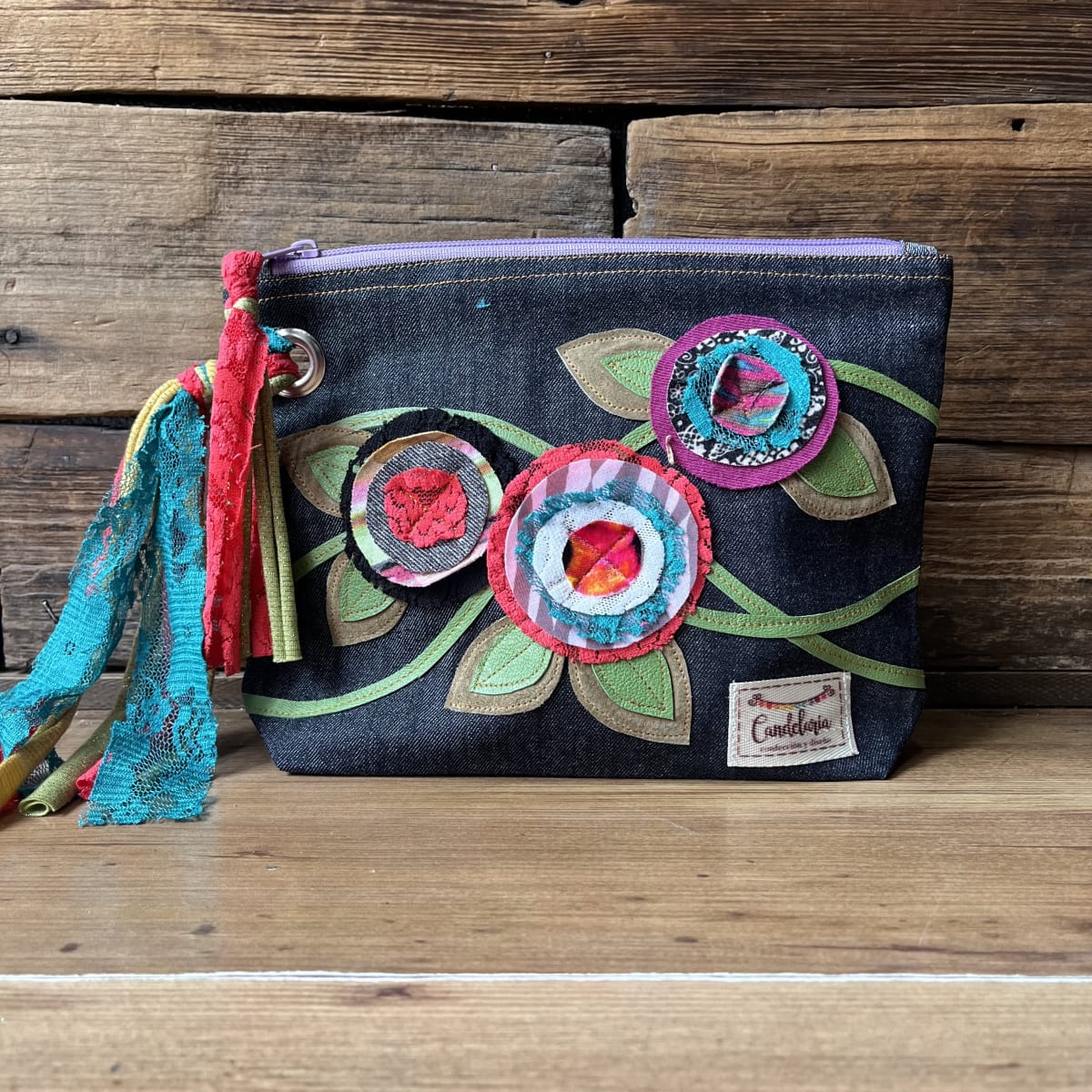Estuche Flora XL con fuelle aplicados a mano3