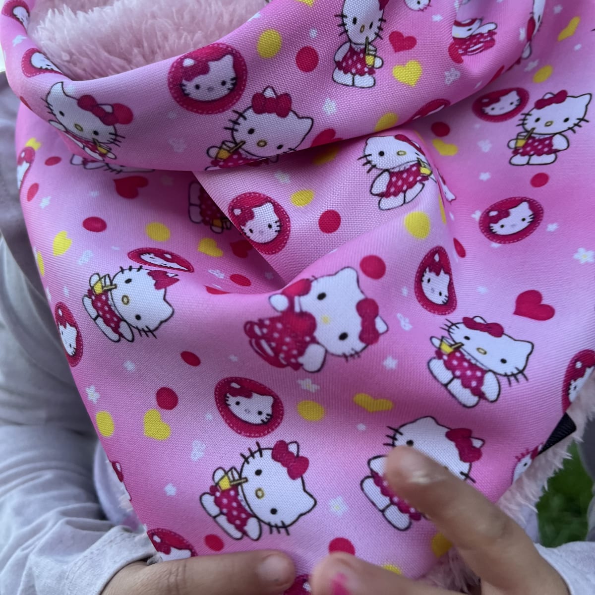 Bandana Isidora Hello Kitty rosada corazones palo rosa2