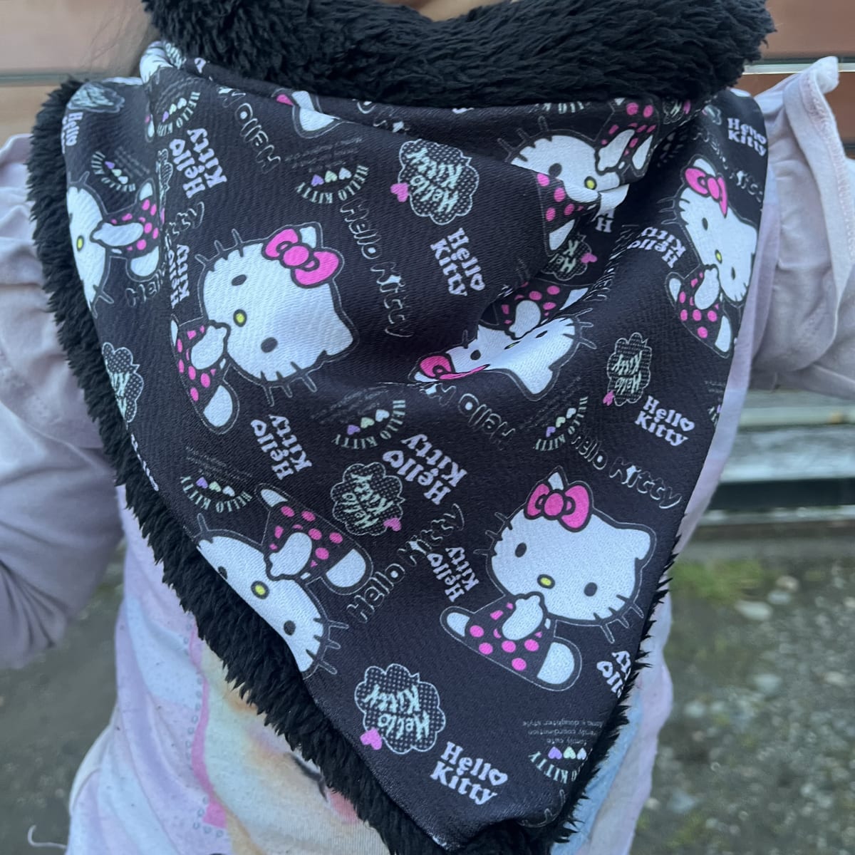 Bandana Isidora Hello Kitty negro sentada negro2