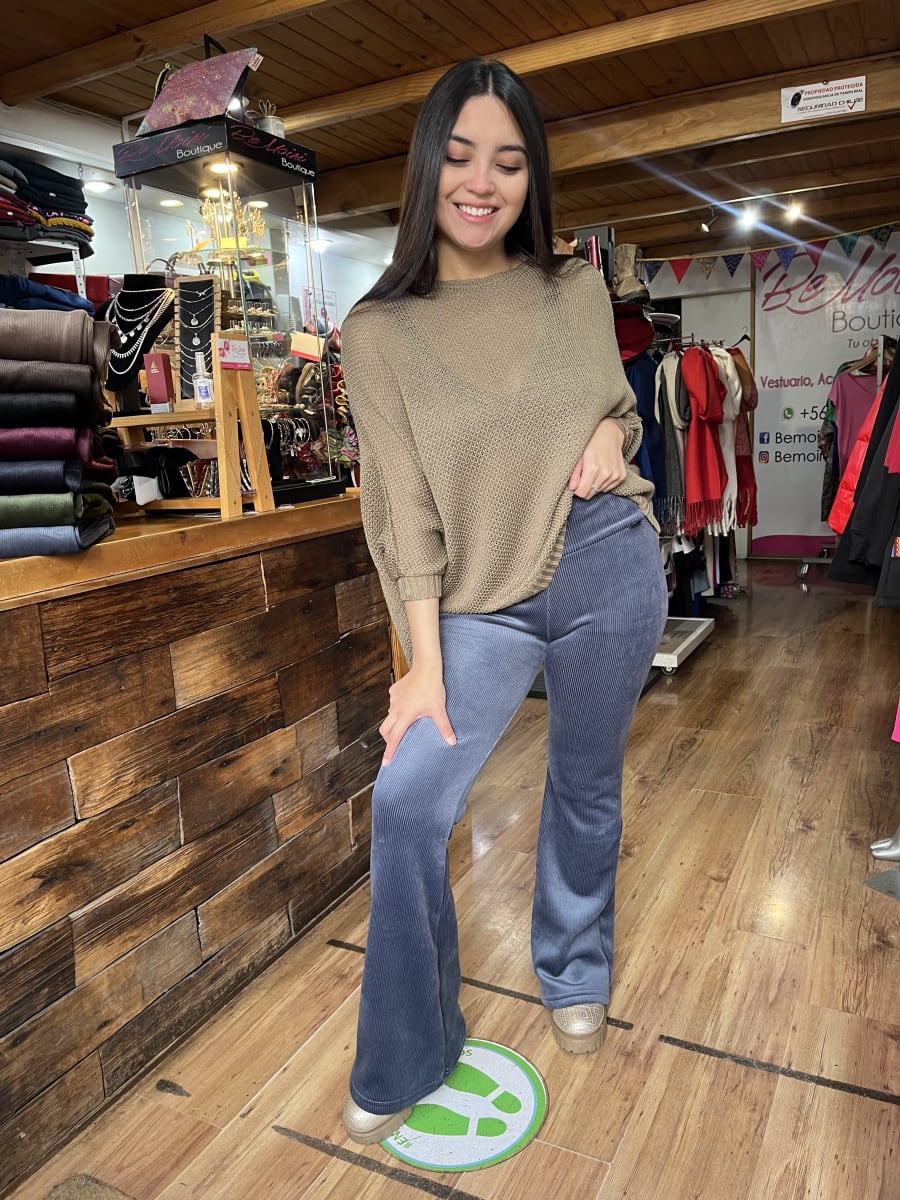 Pantalon Jennifer flare azul piedra cotelé forrado alto invierno1
