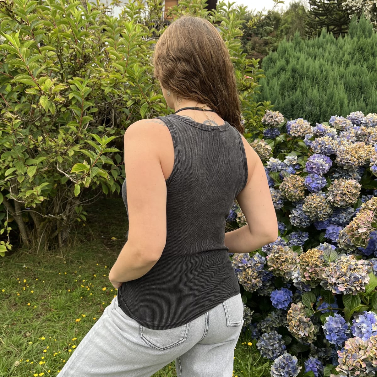 Camiseta algodon rib deslavado negro2