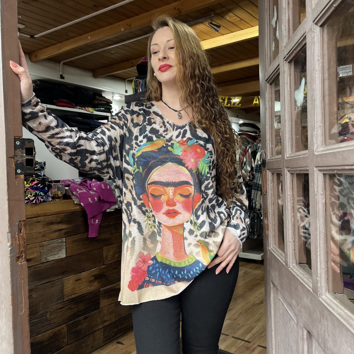 Sueter hilo Frida print lurex dorado1