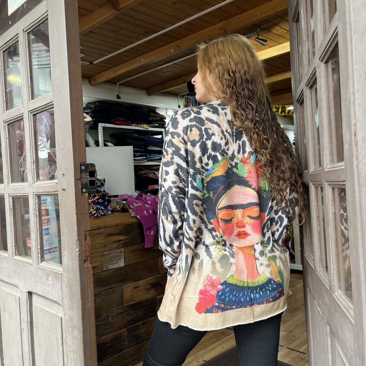 Sueter hilo Frida print lurex dorado3