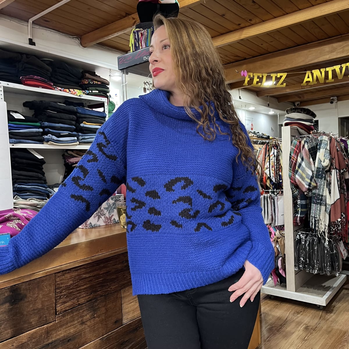 Sueter lana azul rey animal print con cuello2