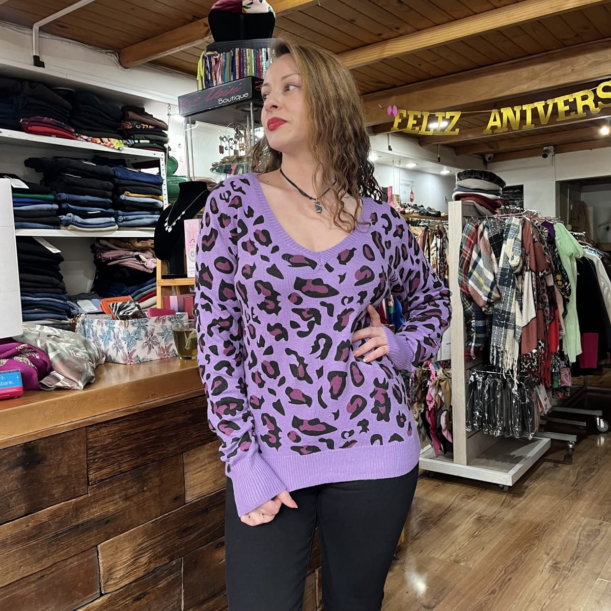 Sueter lana morado animal print cuello V1
