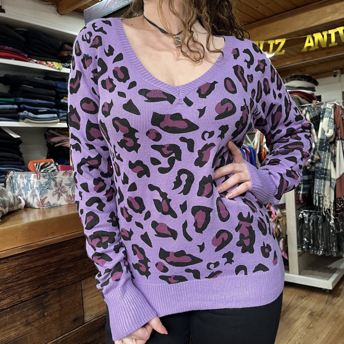 Sueter lana morado animal print cuello V2