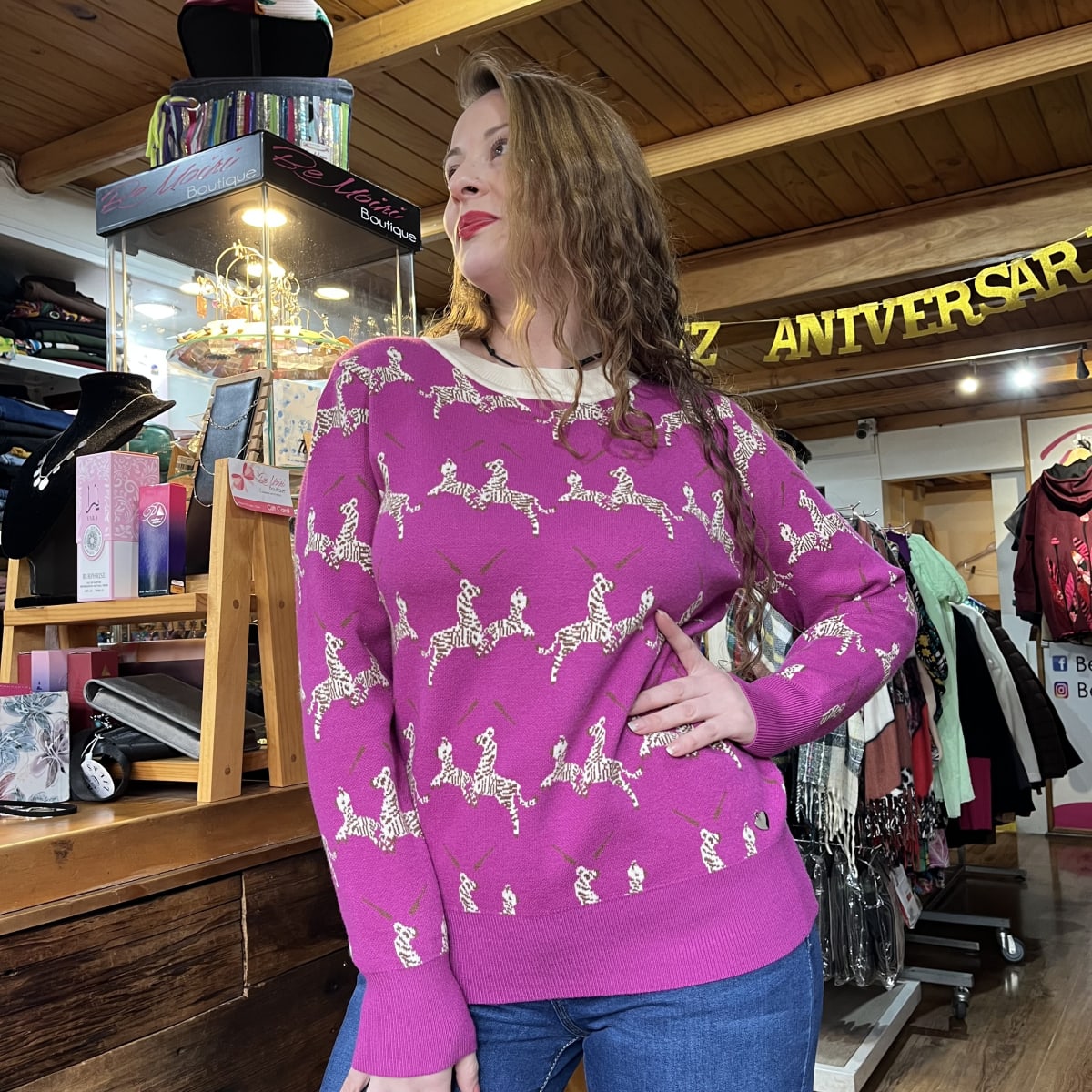 Sueter lana magenta diseño cebras beige1
