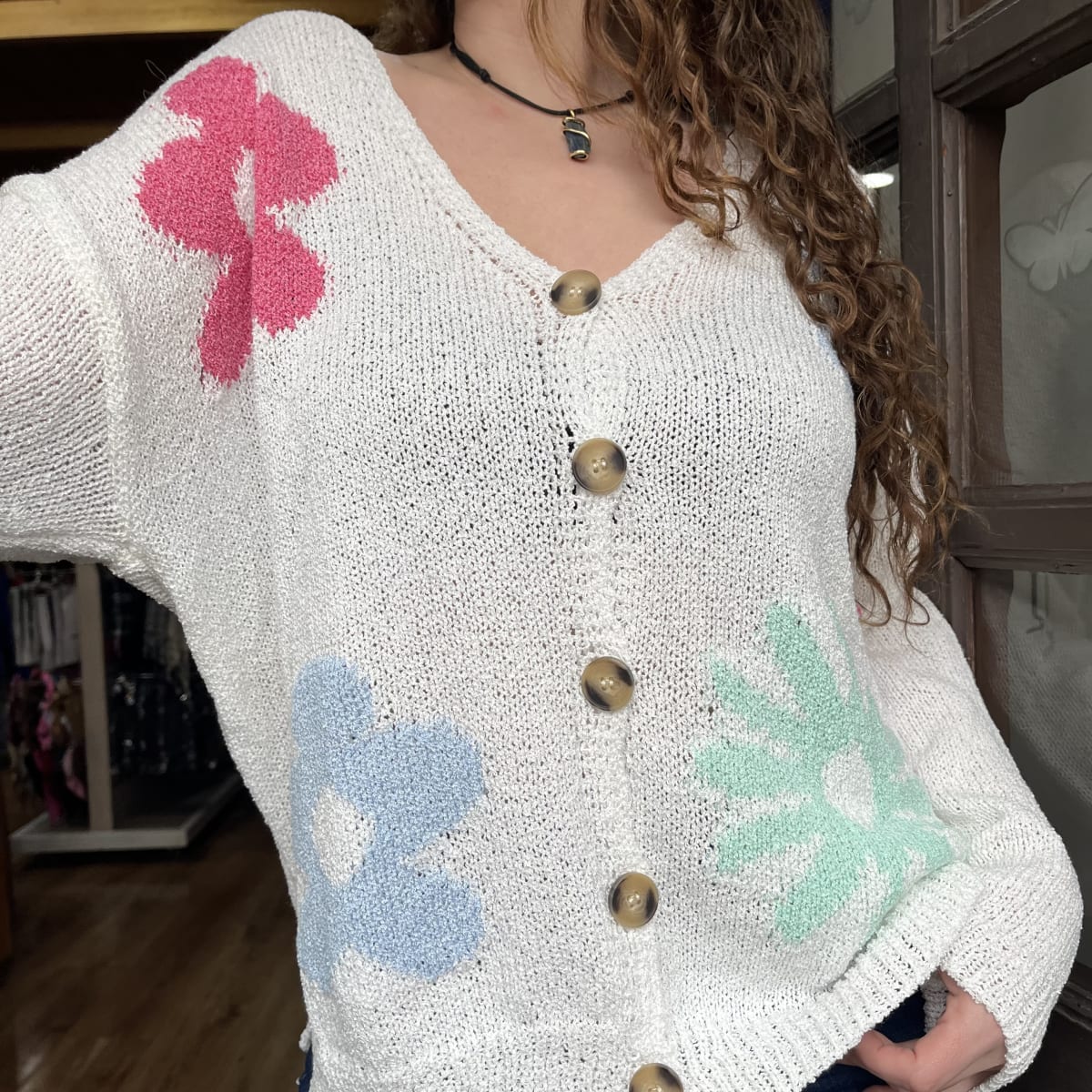 Cardigan botones blanco hilo flores de colores2