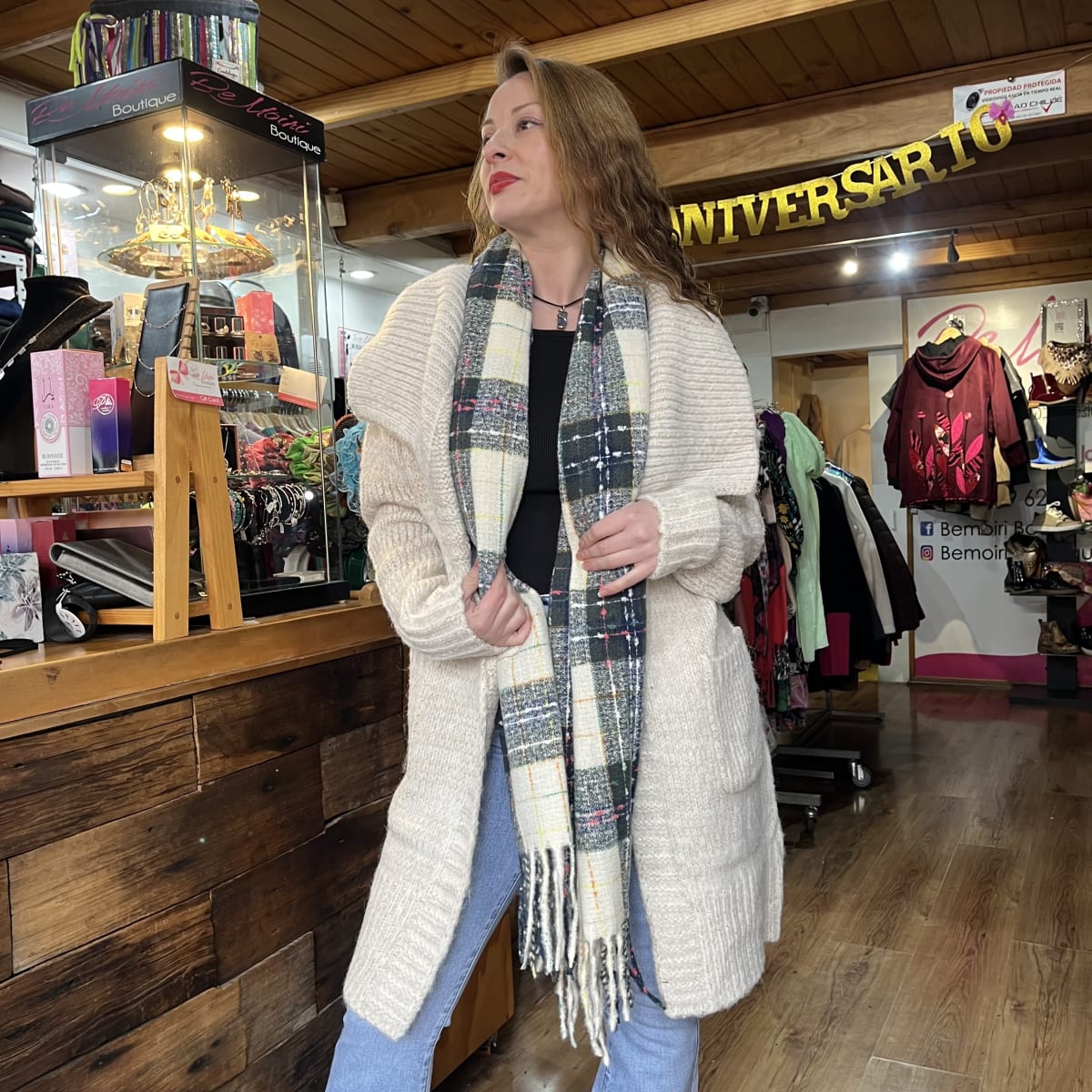 Cardigan solapa beige lana lurex dorado con bolsillos4