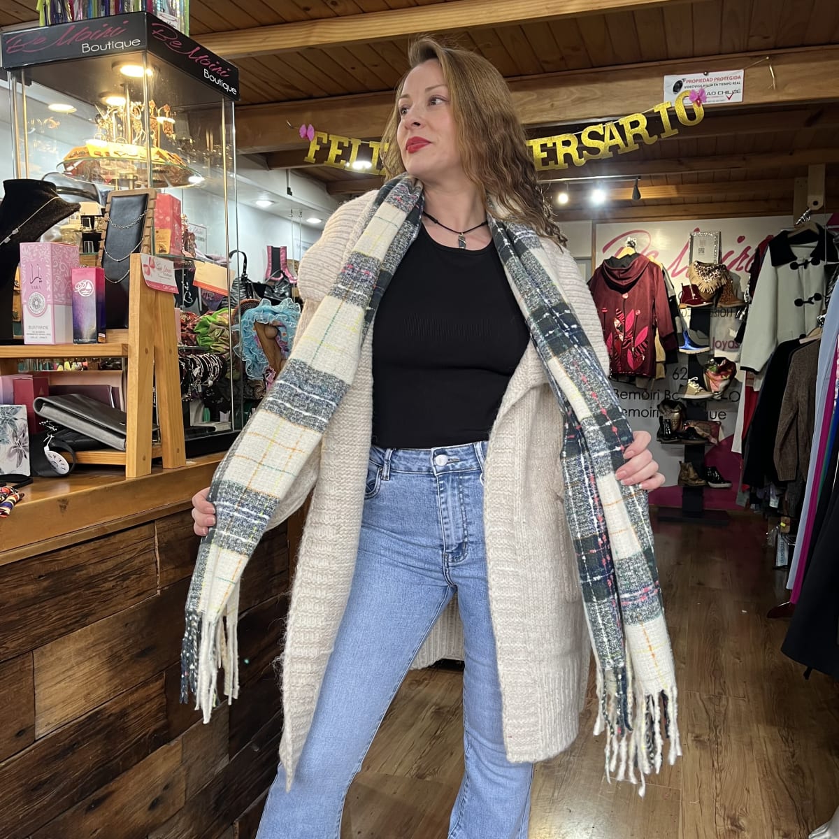 Cardigan solapa beige lana lurex dorado con bolsillos2