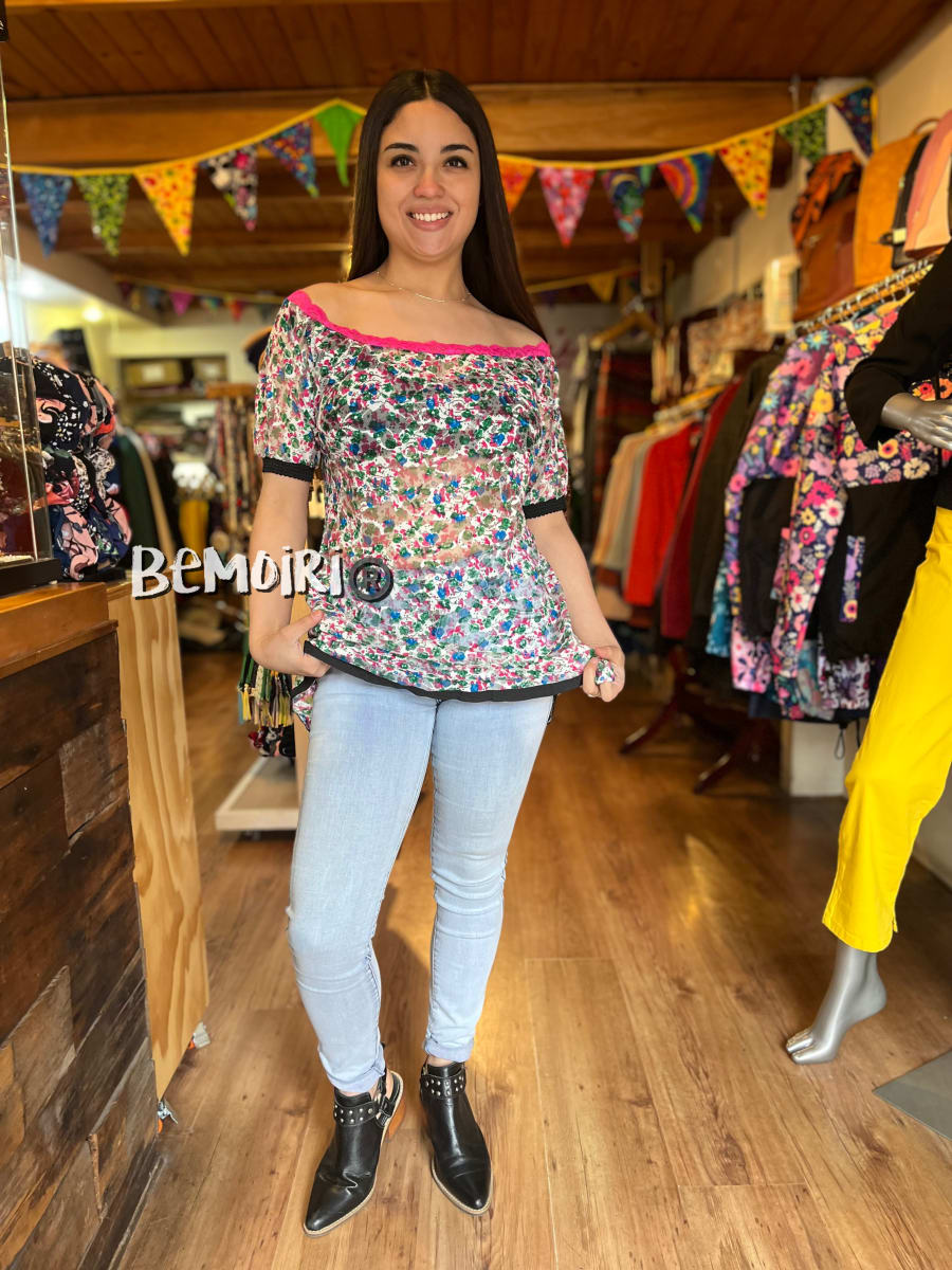 Polera Barby encaje Manga corta1