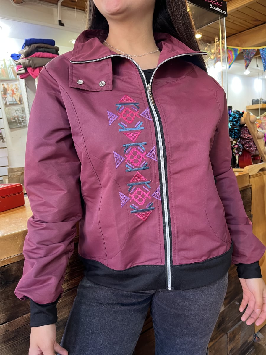 Chaqueta cortaviento impermeable Burdeo bordado etnic5