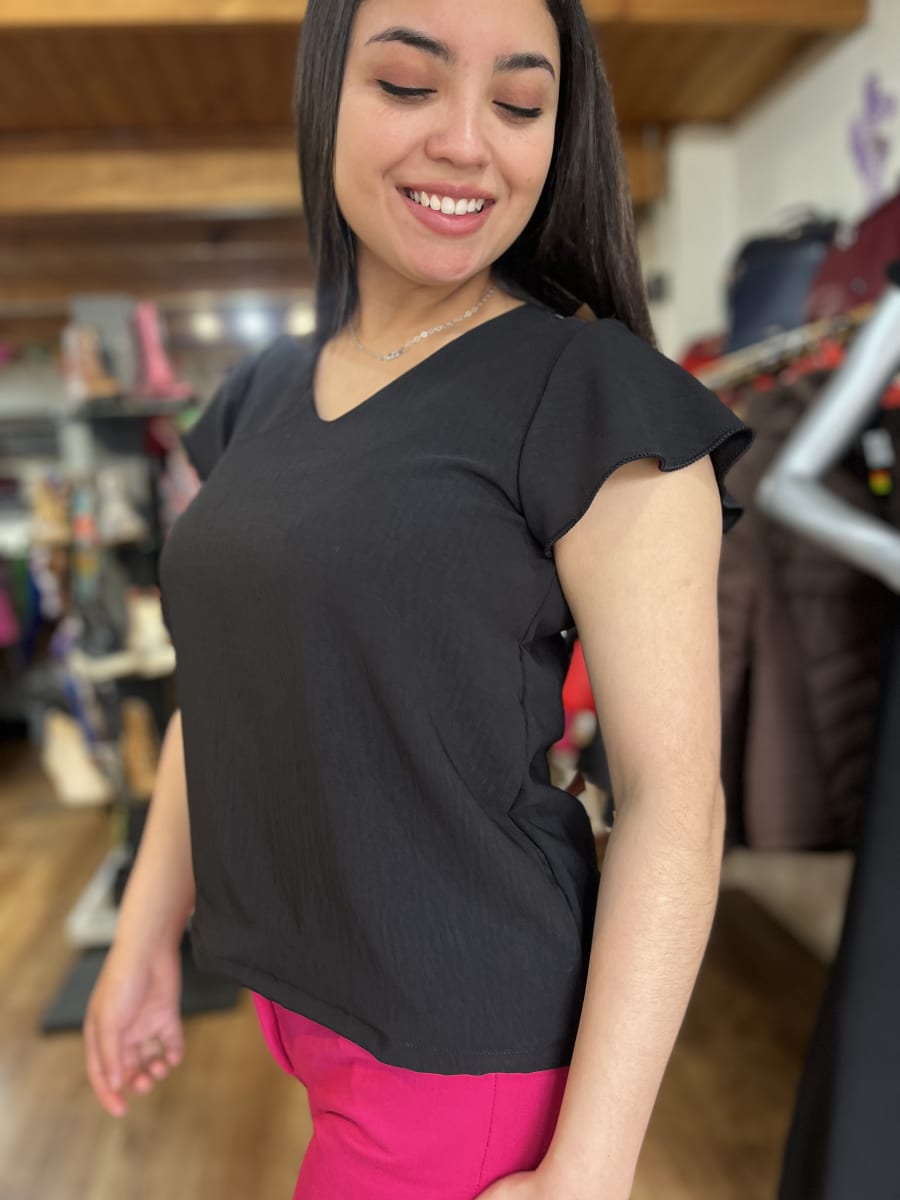 Blusa Sail negro escote V manga vuelo2