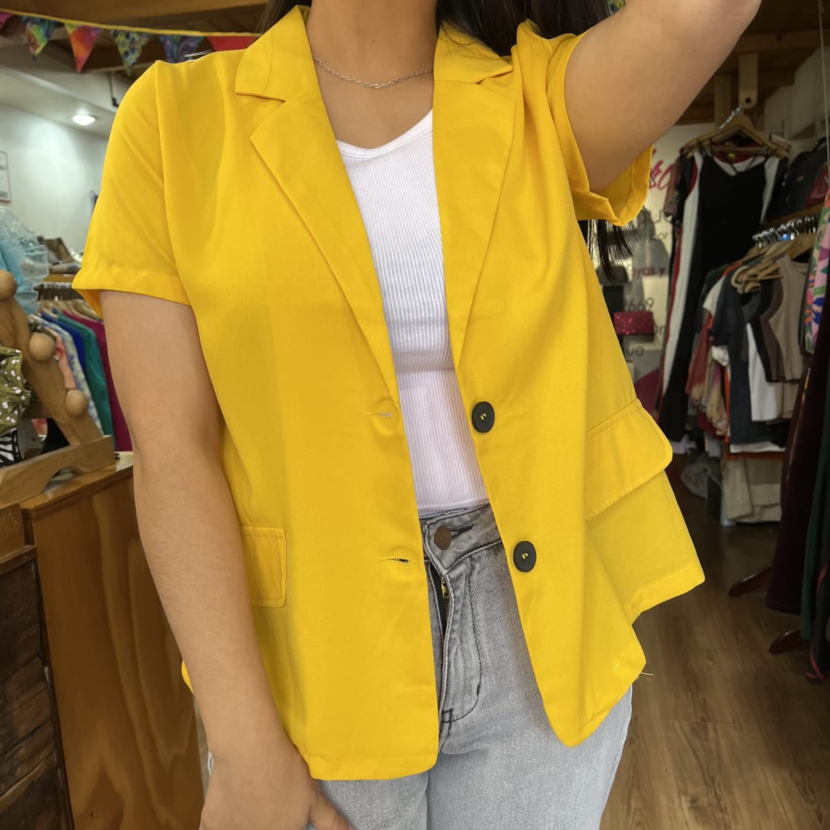 Blazer amarillo manga corta3
