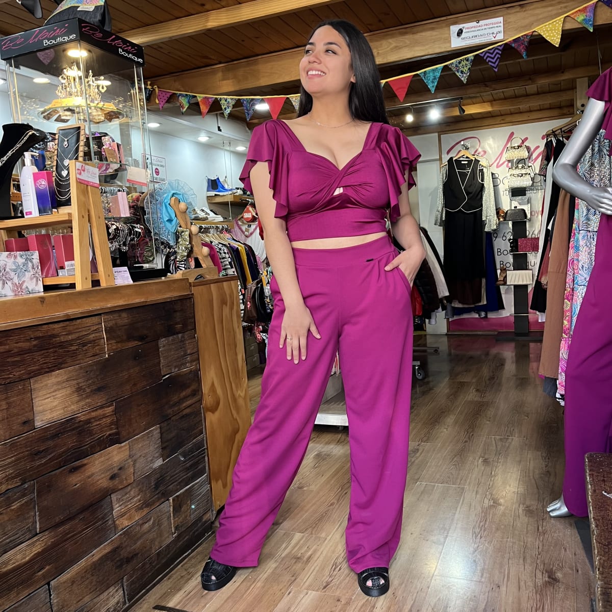 Pantalon palazzo Lilian magenta con bolsillos1