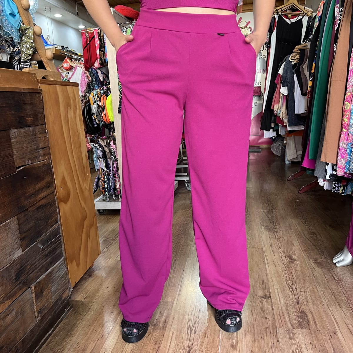 Pantalon palazzo Lilian magenta con bolsillos2