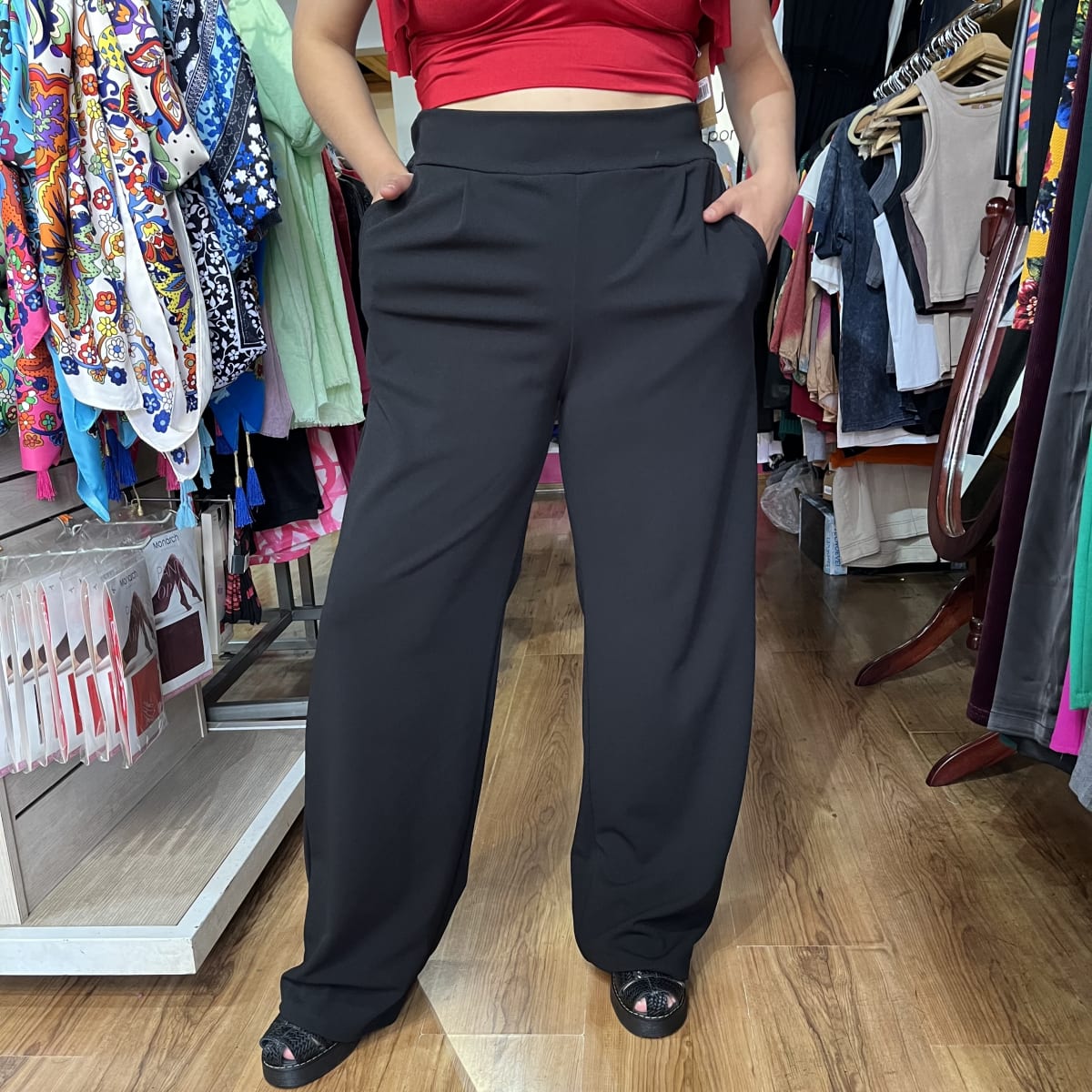 Pantalon palazzo Lilian negro con bolsillos2