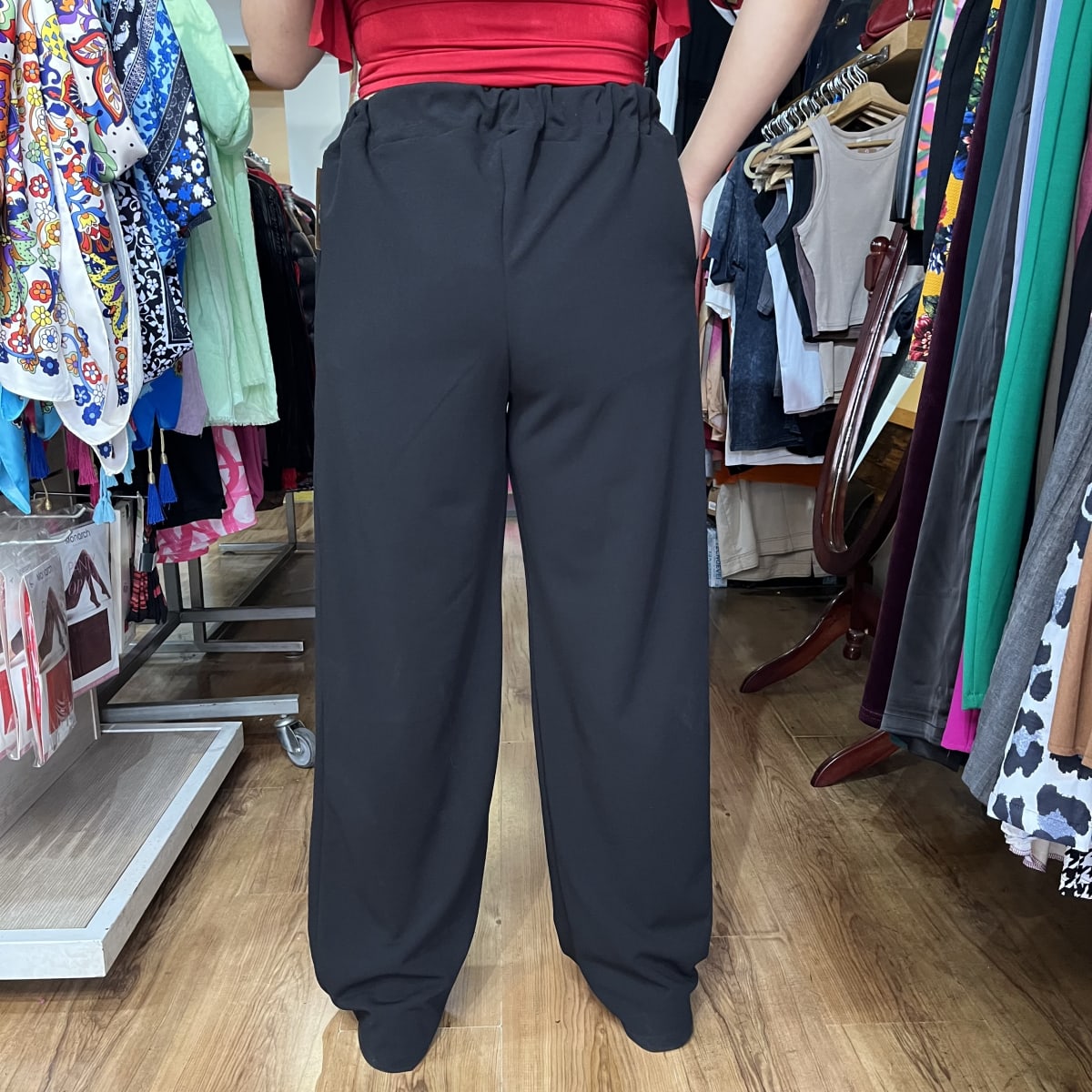Pantalon palazzo Lilian negro con bolsillos3