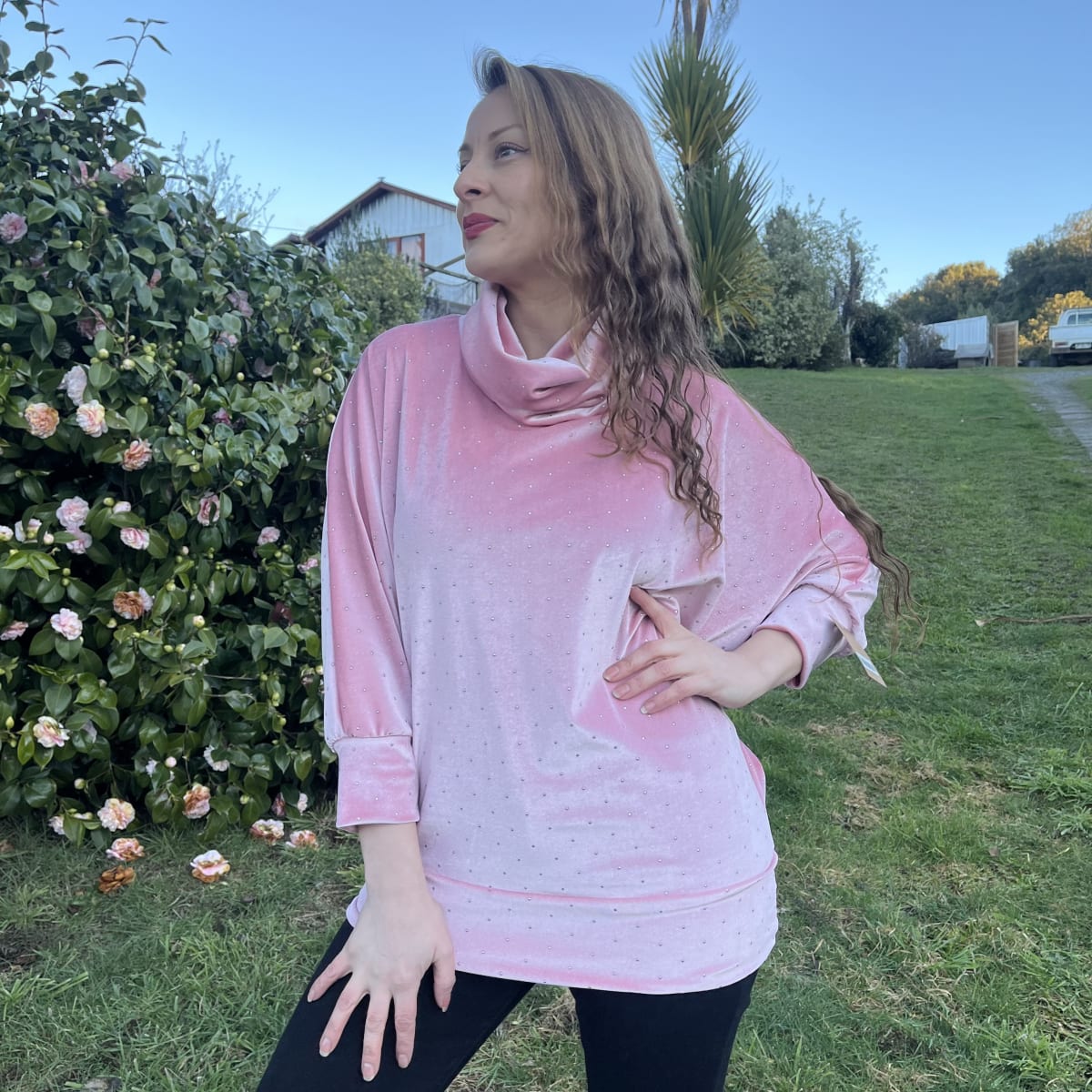 Poleron Maritza velvet palo rosa mini tachas3