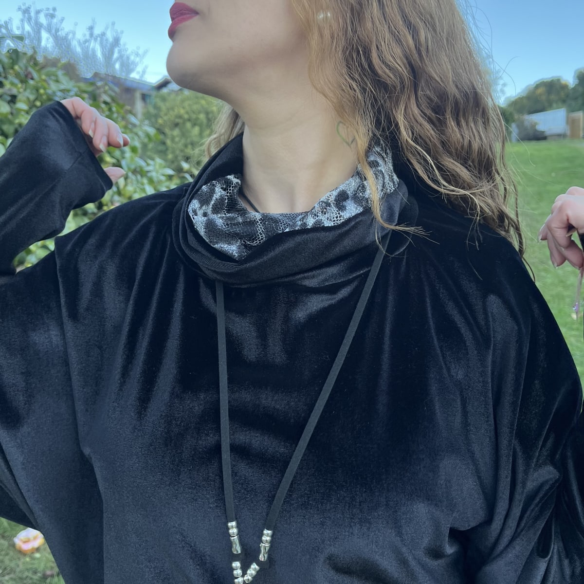 Poleron Maritza negro cuello malla print4