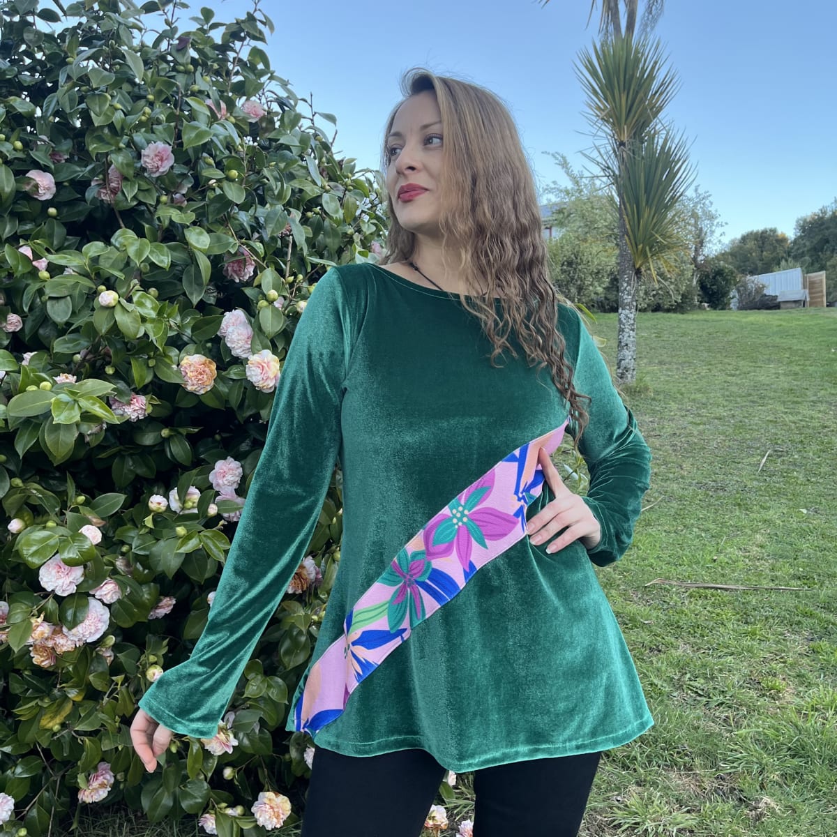 Poleron campana verde franja floral lila1