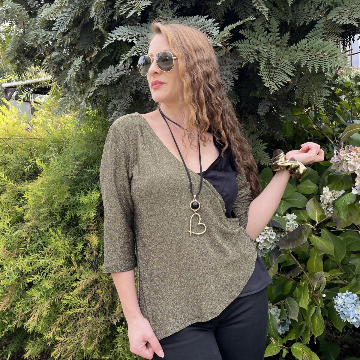 Polera Gloria negro golden manga 3/41