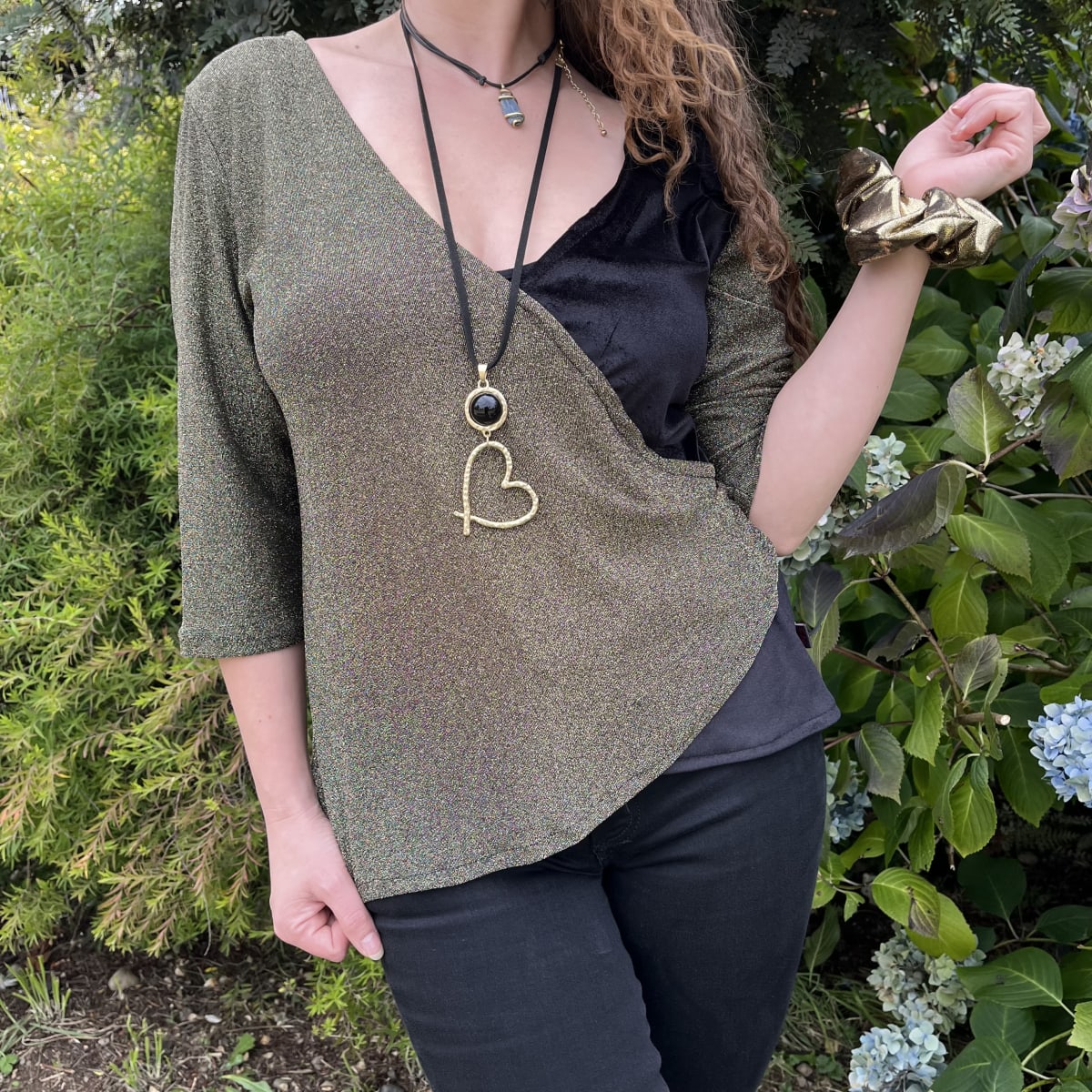 Polera Gloria negro golden manga 3/43