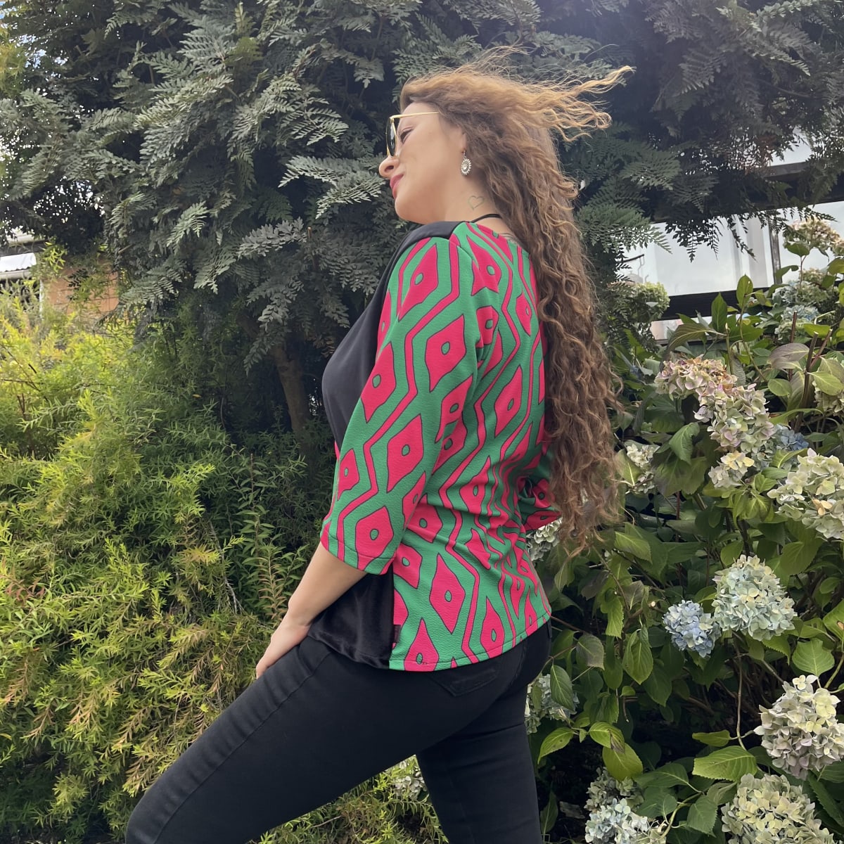 Polera Gloria velvet negro sofia verde fucsia3