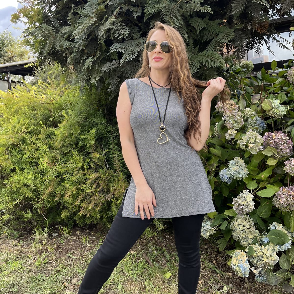 Polera Susy destellos plata sin mangas1