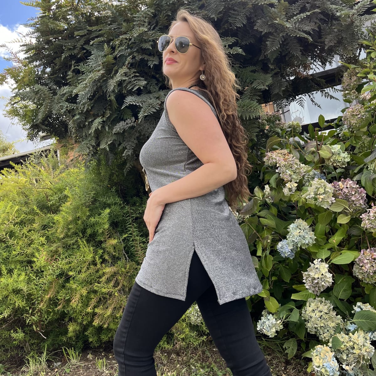 Polera Susy destellos plata sin mangas3