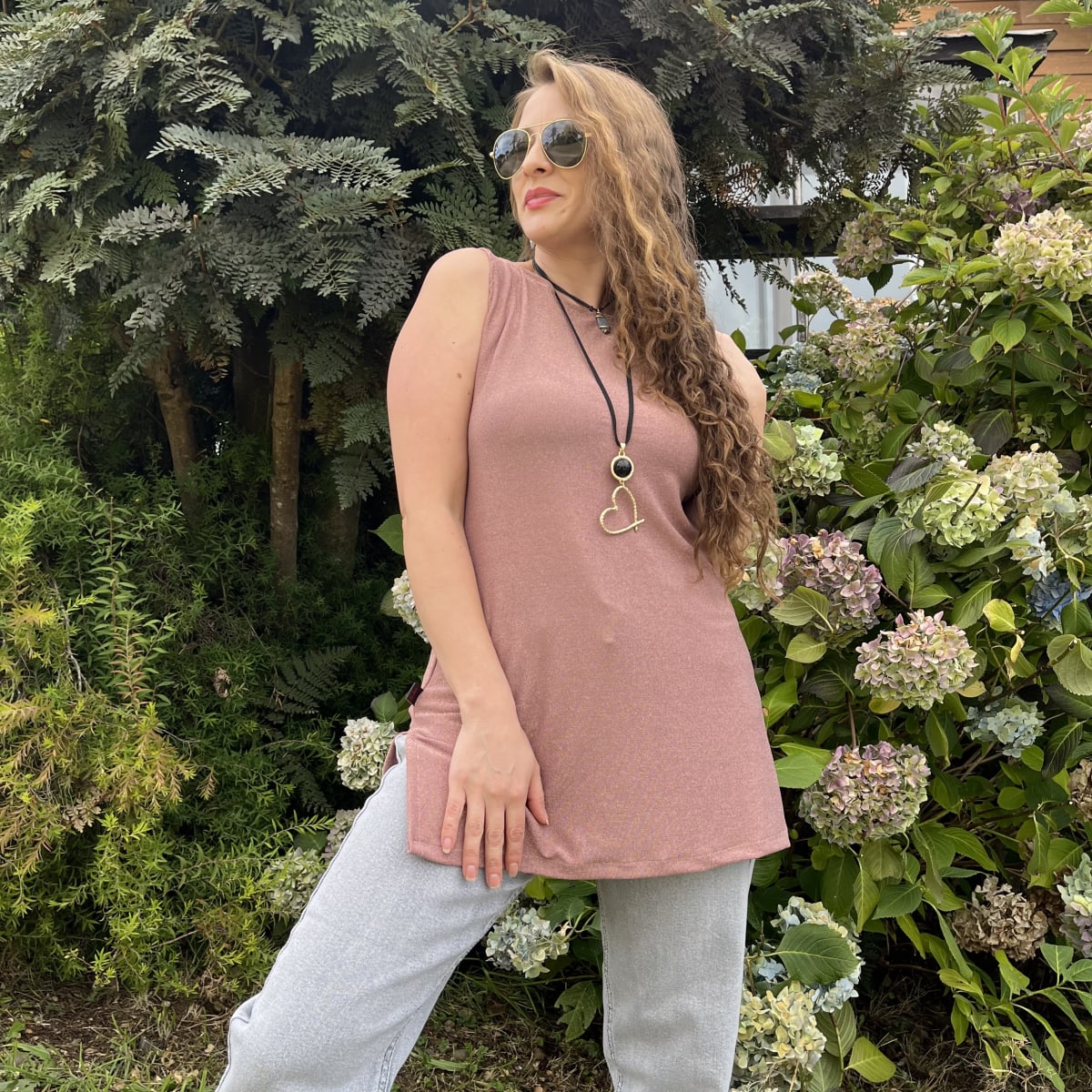 Polera Susy destellos palo rosa sin mangas1