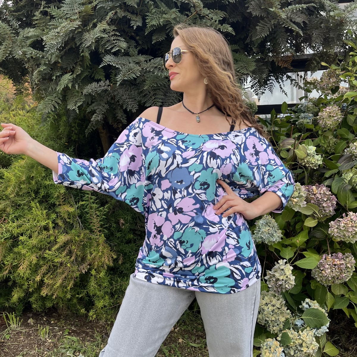 Polera Marlene lycra azul floral lila1