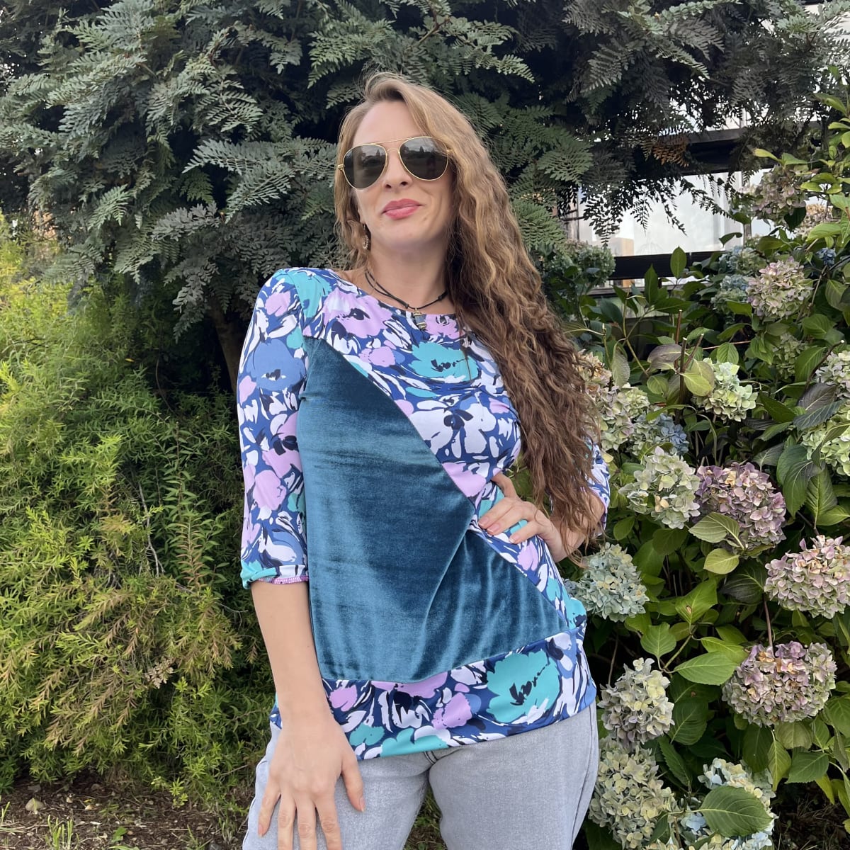 Polera Maria velvet petroleo floral1