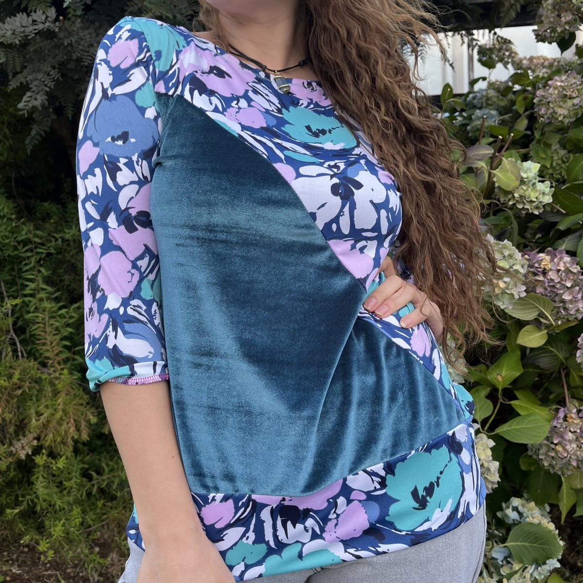 Polera Maria velvet petroleo floral2