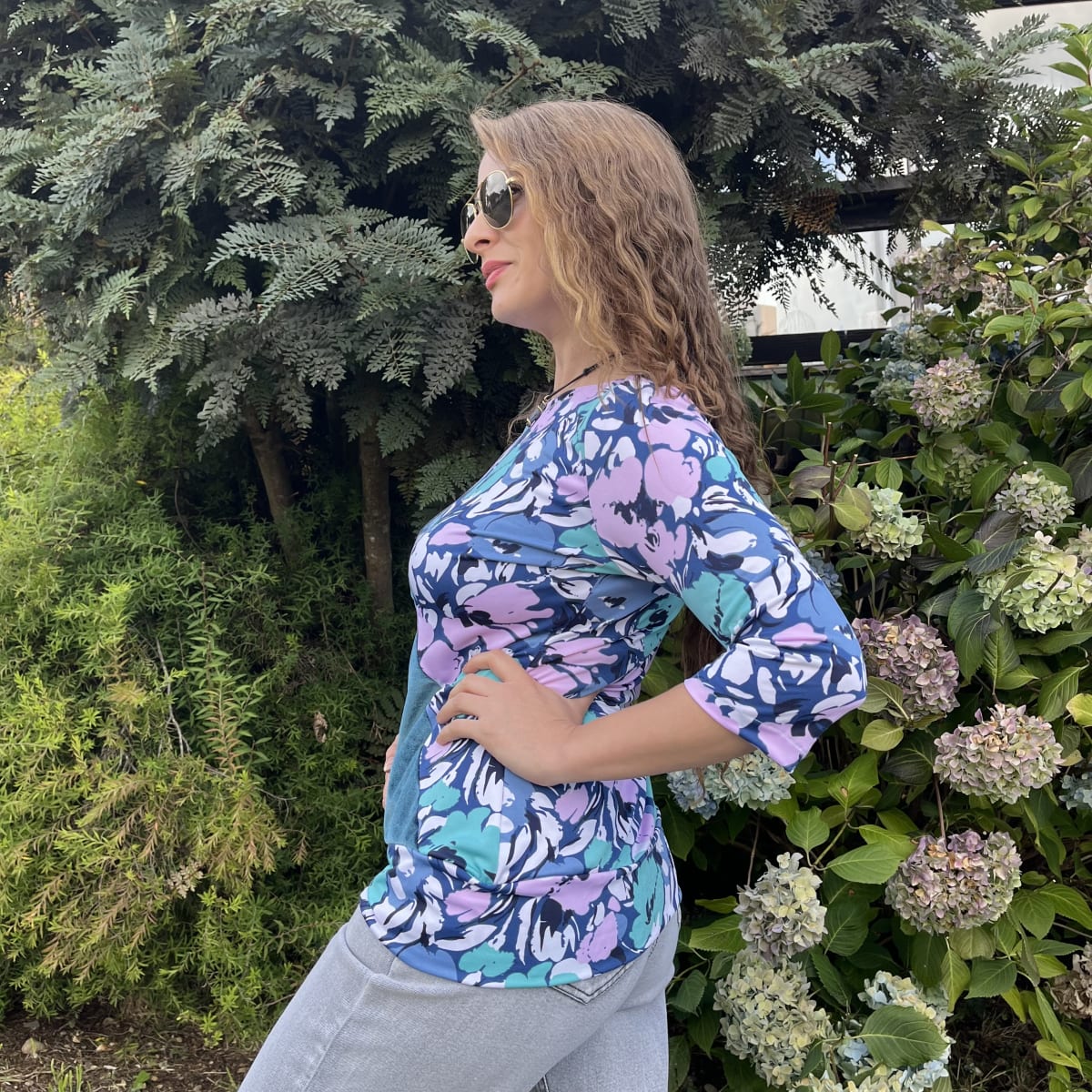 Polera Maria velvet petroleo floral3