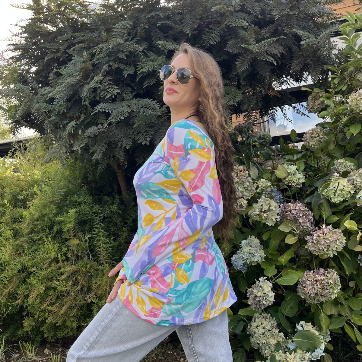 Polera larga lycra blanco floral tonos pastel3