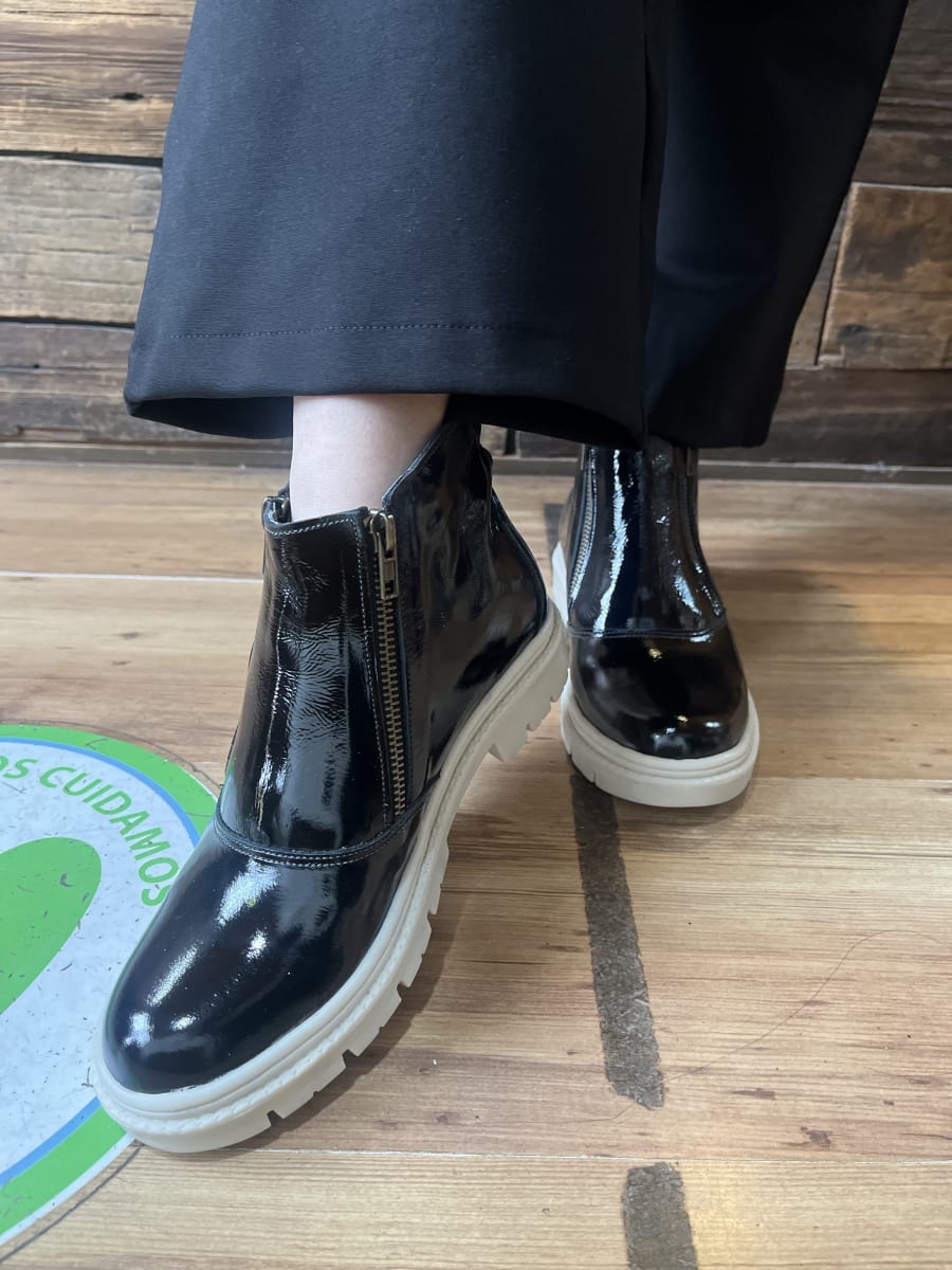 Botin cuero DC Black planta marfil3