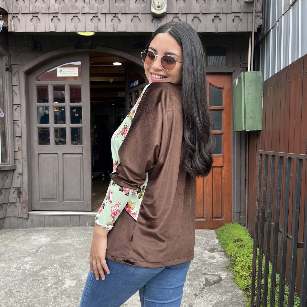 Poleron Marlene velvet cafe floral verde menta2