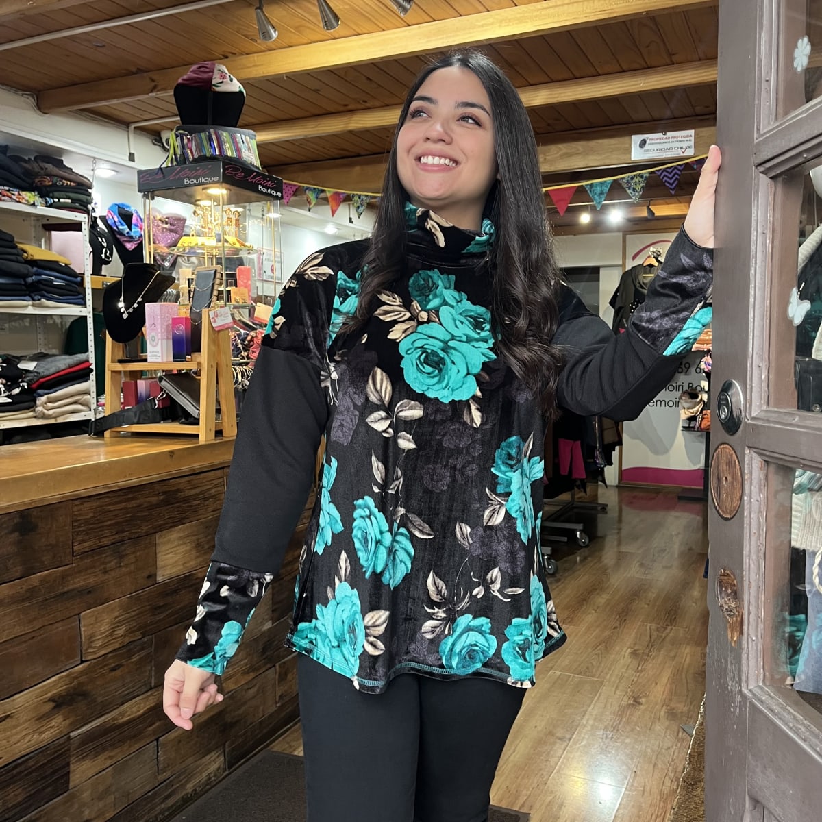 Poleron Candelaria velvet negro floral turquesa1