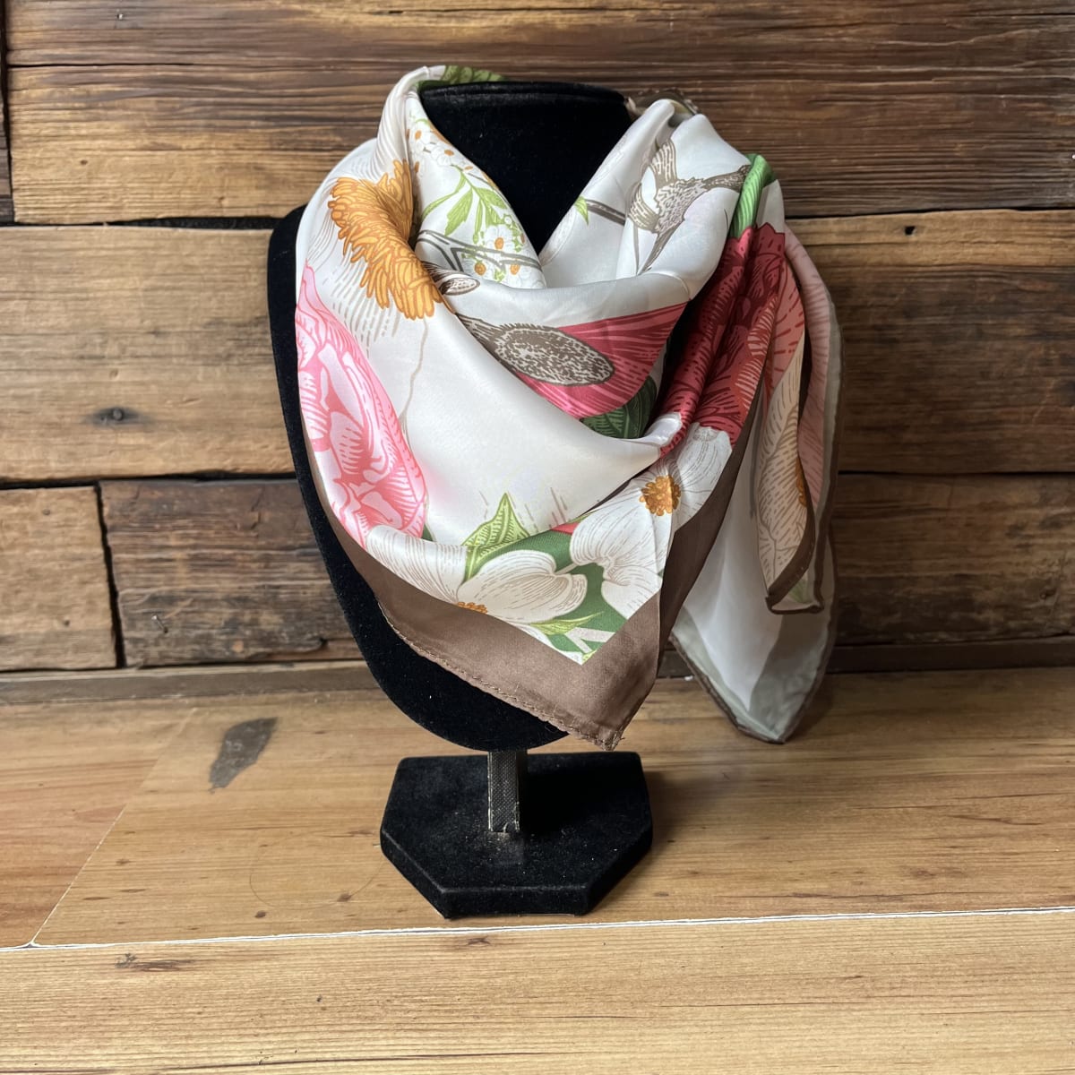 Pañuelo seda 70*70 cms blanco floral bordes cafe2