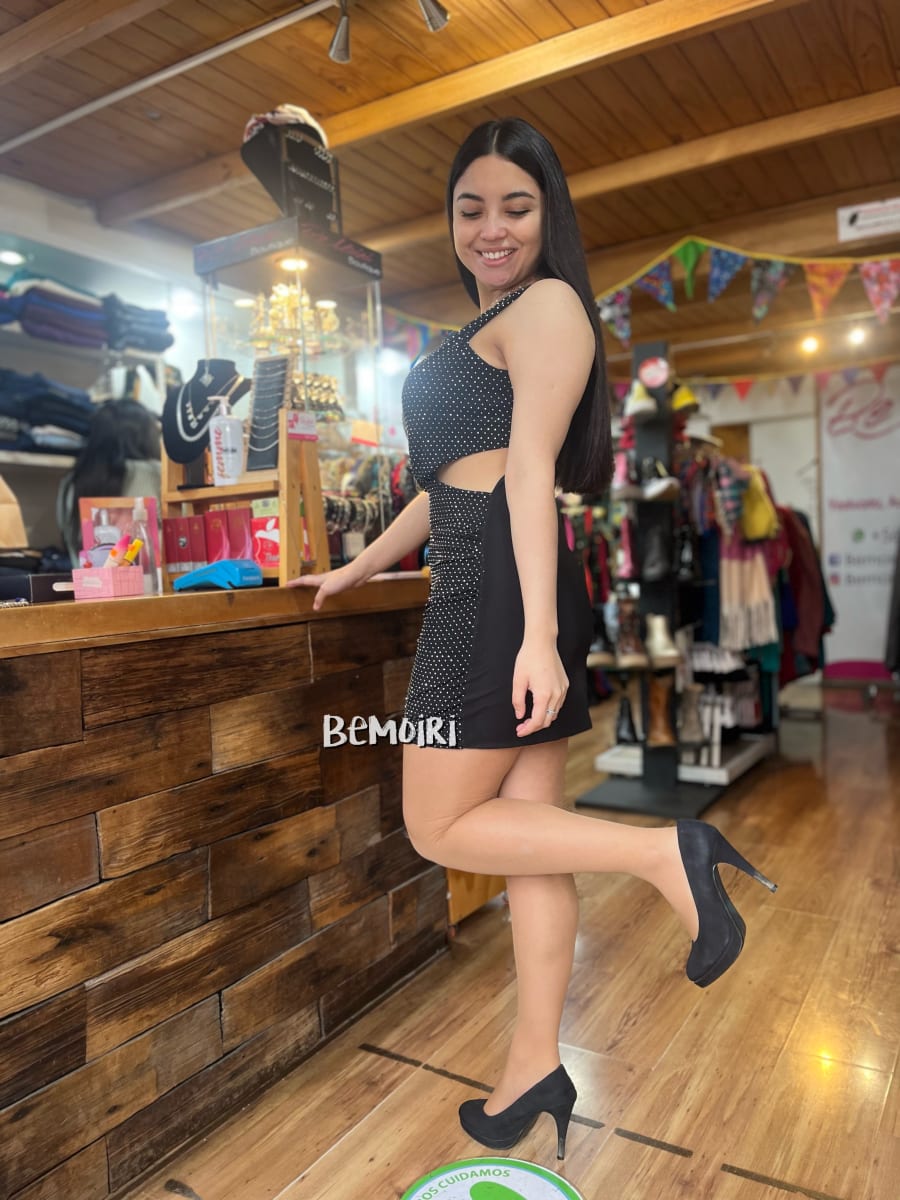 Vestido italiano strass plateado y escote en la cintura4