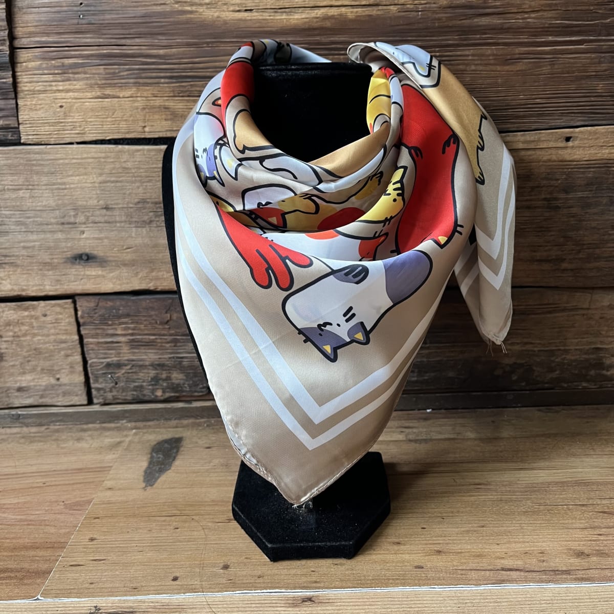 Pañuelo seda 70*70 cms gatitos puzle beige2