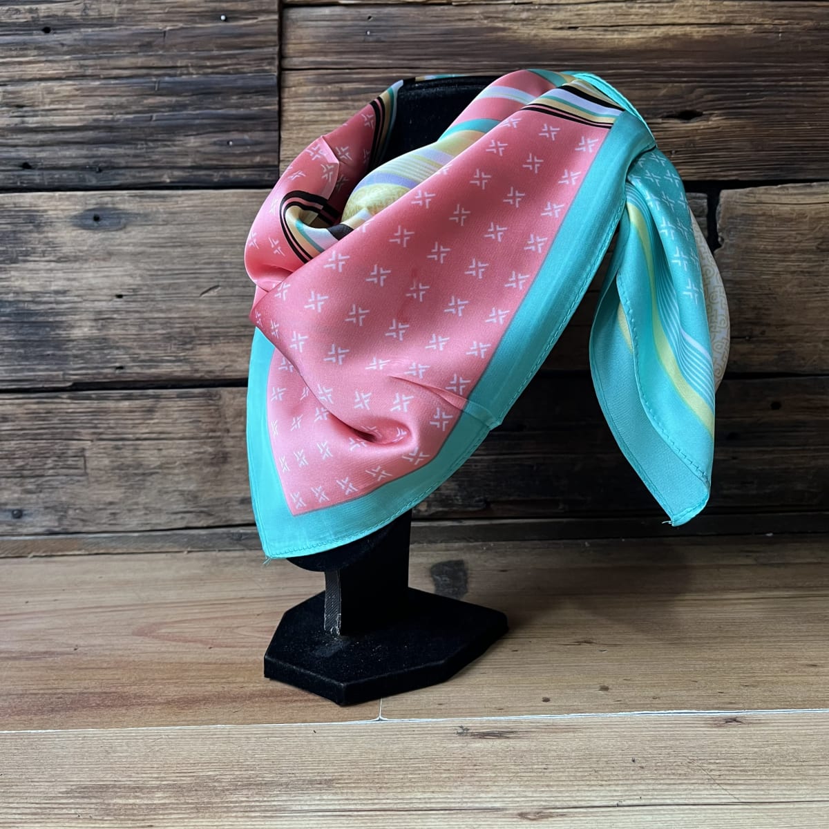 Pañuelo seda 70*70 cms mosaico bordes calipso2