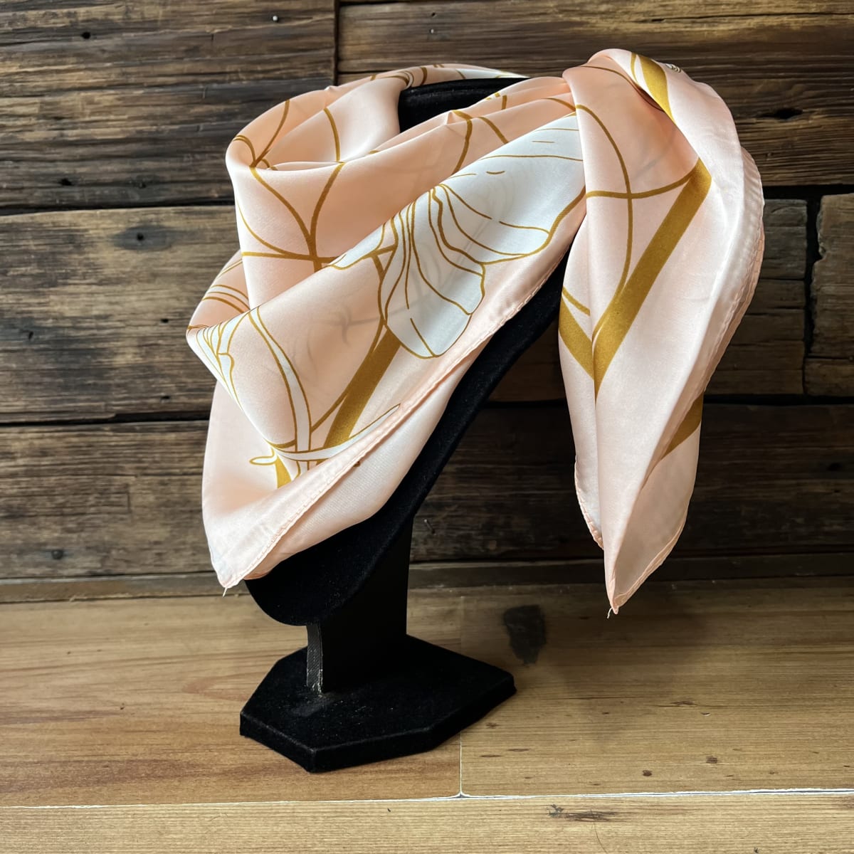 Pañuelo seda 70*70 cms rosado claro floral manzano2